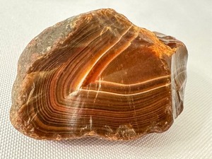 lot 104 image: Band Pattern Agate Rough Stone Specimen