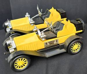 lot 297 image: Stutz Bearcat Decanter Duo