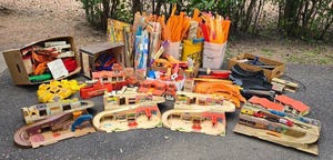 lot 433 image: Huge Hot Wheel Track & Accessory Collection
