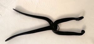 lot 123 image: Vintage 15-Inch Cast Iron Ball and Ring Shoe Stretcher