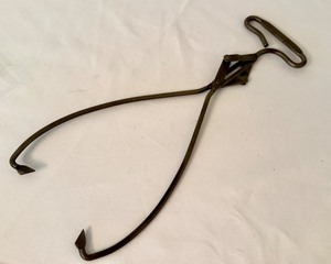 lot 125 image: Vintage Cedar Lake Ice Co. 13 Inch Ice Grabber Tongs