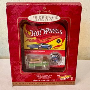 lot 142 image: Hallmark Keepsake 1968 Deora Hot Wheels Ornament Set in Box