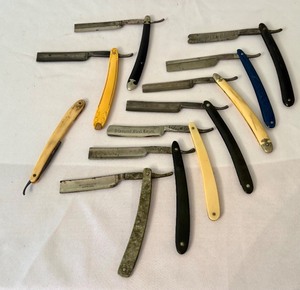 lot 159 image: Lot of 10 Vintage Straight Razors with Mixed Handles and 4 Cases