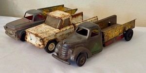 lot 164 image: Lot of 3 Vintage Toy Trucks including Arcade #1850 Dump Truck