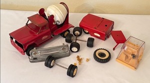 lot 173 image: Lot of Vintage Tonka Toy Truck Parts with Hood Lights
