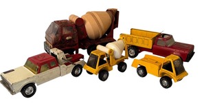 lot 177 image: Assorted Vintage Tonka Construction Trucks and Tow Truck