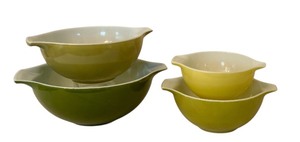 lot 183 image: Set of 4 Pyrex Cinderella Verde Nesting Mixing Bowls