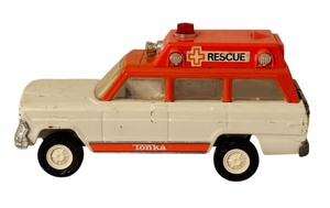 lot 352 image: Vintage Tonka Jeep Rescue Toy Vehicle