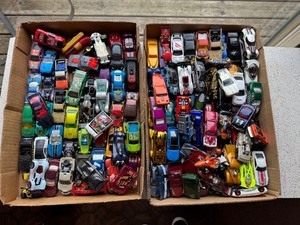 lot 365 image: Collection of Over 85 Vintage Assorted Hot Wheels Diecast Cars