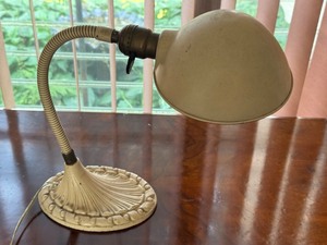 lot 347 image: Vintage Metal Gooseneck Desk Lamp