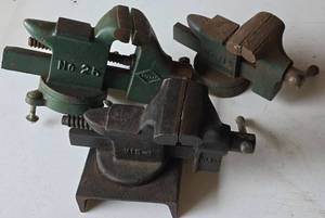 lot 452 image: Three Bench VicesClamps
