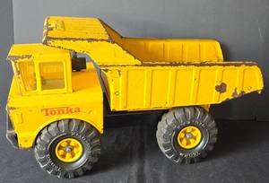 lot 464 image: Large Vintage TONKA Mighty Dump Truck