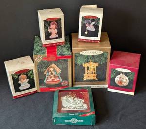 lot 322 image: More Hallmark Keepsake Ornaments