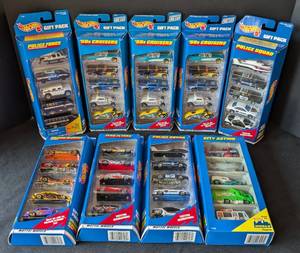 lot 335 image: Nine New Hot Wheels Cars Gift Packs