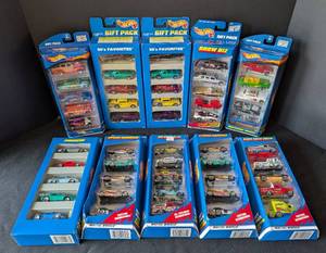 lot 336 image: Ten New Hot Wheels Cars Gift Packs