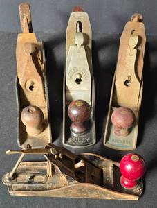 lot 468 image: Vintage Planer Selection