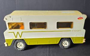 lot 472 image: Large Vintage Tonka Winnebago Indian Camper Toy