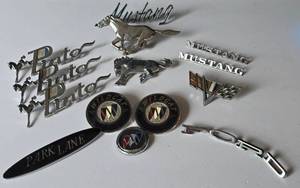 lot 476 image: Vast Vintage Vehicle Emblem Collection