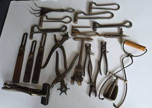 lot 526 image: Large Selection of Vintage Hand Tools