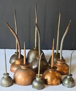 lot 532 image: Vintage Oil Can Collection