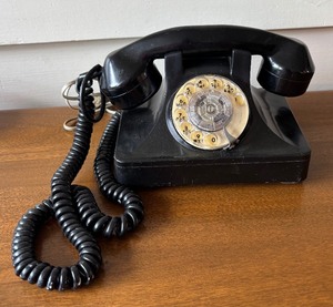 lot 500 image: Vintage Landline Rotary Desk Telephone