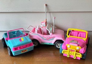 lot 505 image: 1987 Barbie Island Fun Pink Jeep, 1994 Barbie Jeep Dune Buggy 4x4 and Barbie Beach Fun 4x4 Jeep