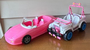lot 516 image: Barbie Beach Blast Jeep and Pink Convertible