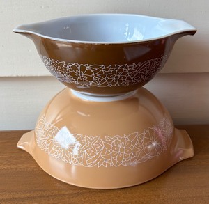 lot 149R image: Two Vintage Woodland Cinderella Bowls by Pyrex