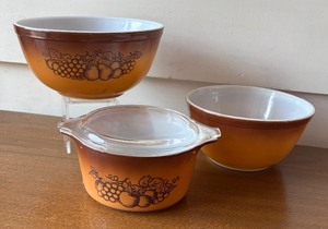 lot 111R image: Set of Three Vintage Pyrex Old Orchard  Bowls