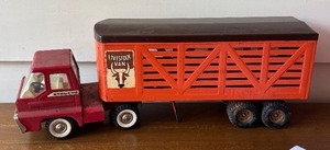 lot 571 image: Vintage Structo Truck with Livestock Trailer