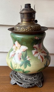 lot 578 image: Vintage Victorian Oil Lamp Base