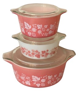 lot 15T image: Set of 3 Vintage Pyrex Pink Gooseberry Covered Casserole Dishes
