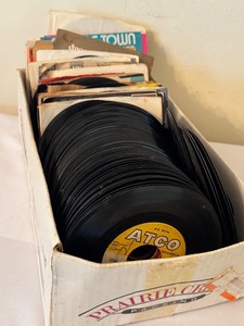 lot 414 image: Large Collection of Vintage 45 RPM Records