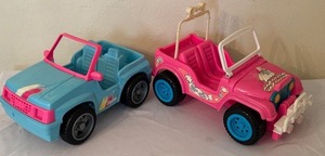 lot 494 image: Set of 2 Vintage Barbie Jeeps in Pink and Blue
