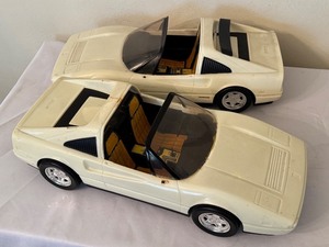 lot 495 image: Pair of 1986 Mattel Barbie Toy Cars Convertible Vehicles