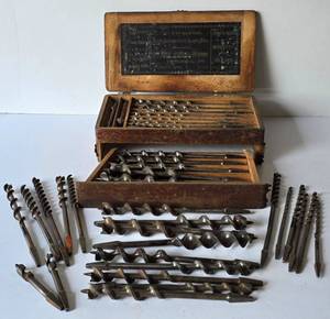 lot 594 image: Vintage Wooden Drill Storage Box & Various Drill Bits