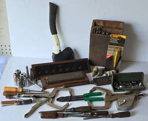 lot 599 image: Large & Versatile Vintage Hand Tool Collection