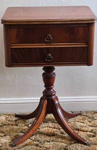 lot 617 image: Vintage OccasionalTelephone Table
