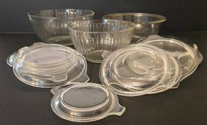 lot 619 image: Clear Pyrex Bowl & Lid Selection