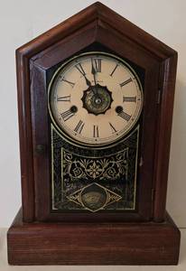 lot 628 image: Vintage New Haven Clock with Chime
