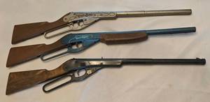 lot 632 image: Three Vintage Daisy BB Guns including Vintage Daisy Trail Rider and Vintage Dadaist Trail Boss