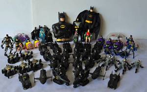 lot 638 image: Fun Batman Series Collectibles