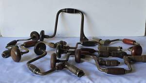 lot 644 image: Collection of Vintage Hand Drills