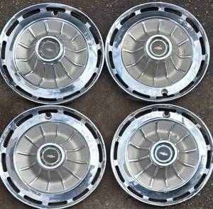 lot 652 image: Set of Four Chevrolet Wheel Covers  Hub Caps