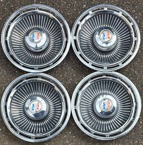 lot 653 image: Set of Four Buick Le Sabre Hub Caps