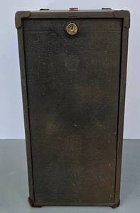lot 656 image: Unique Vintage Small 4-Drawer Storage Cabinet