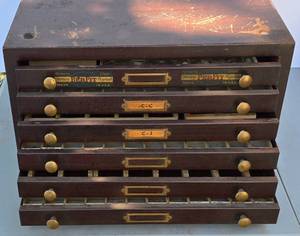 lot 661 image: Genuine Fancy Made PERFIT Glass Crystal Cabinet