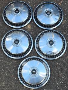 lot 668 image: Ford Hub Caps