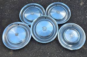 lot 323K image: Five Cadillac Hub Caps  Wheel Covers
