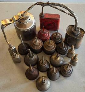 lot 688 image: Diverse Vintage Oil Can Selection